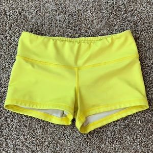 Fleo Shorts Yellow Size Small